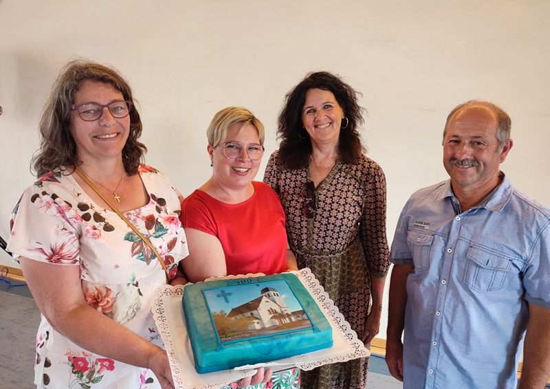 20250720 Lokales Team mit Geburtstagstorte web